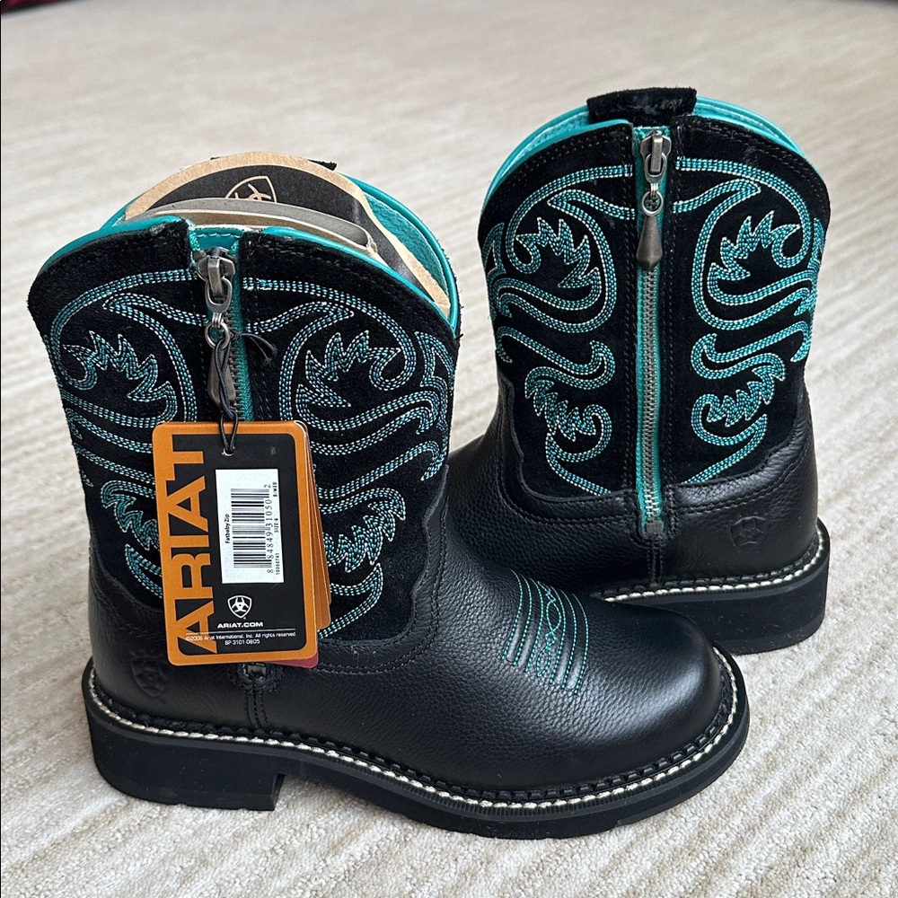NWT Ariat Fatbaby Zip Western Boots Black w Blue Stitching Style 10008741 Size 6
